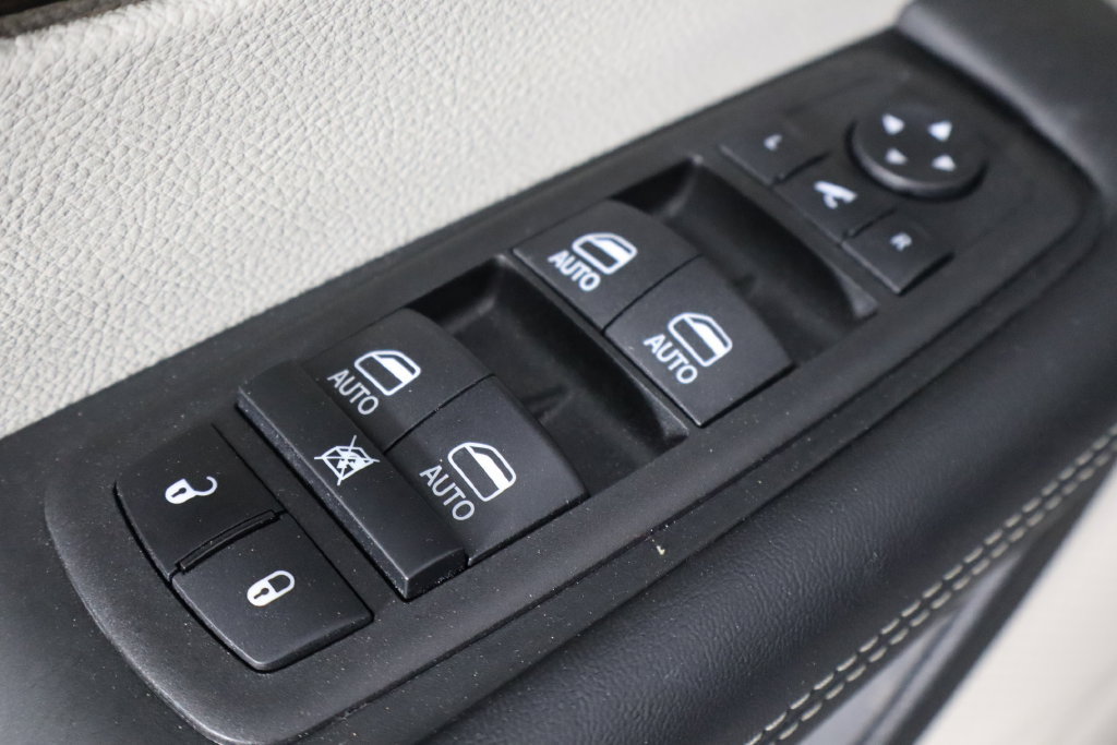 Used 2023 Chrysler Pacifica Limited FWD image 20