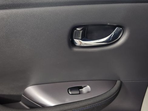 Used 2025 Nissan Leaf S FWD image 16