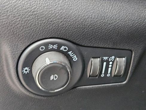 Used 2025 Jeep Compass Trailhawk AWD/4WD image 25