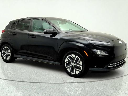 Used 2023 Hyundai Kona SE w/ Cargo Package FWD image 3