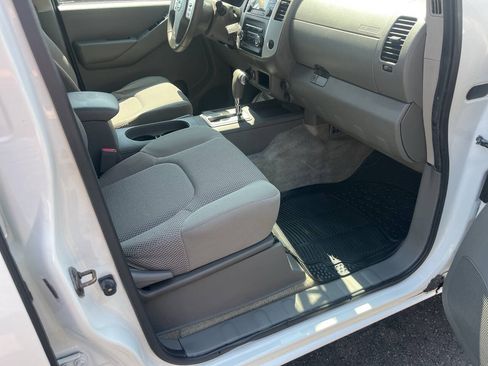 Used 2013 Nissan Frontier SV AWD/4WD image 30