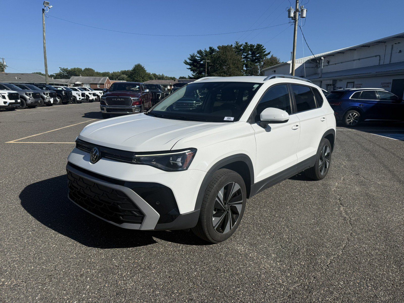 Used 2025 Volkswagen Taos SE AWD/4WD image 7