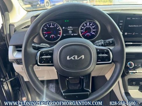 Used 2023 Kia Carnival LX FWD image 20