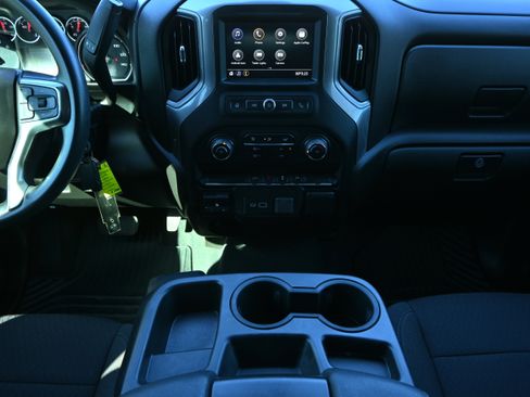 Used 2022 Chevrolet Silverado 2500 Custom w/ Custom Convenience Package image 12