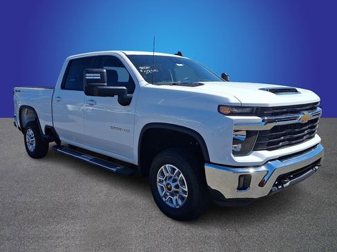 Used 2025 Chevrolet Silverado 2500 LT w/ Convenience Package AWD/4WD image 3