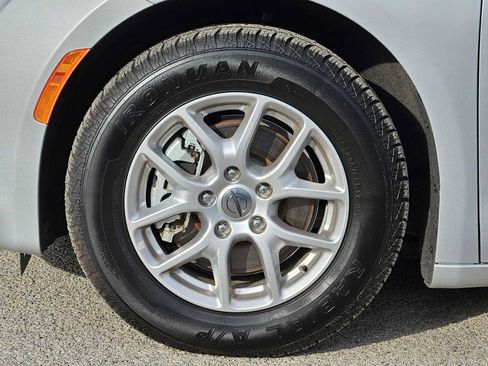 Used 2023 Chrysler Voyager LX image 14