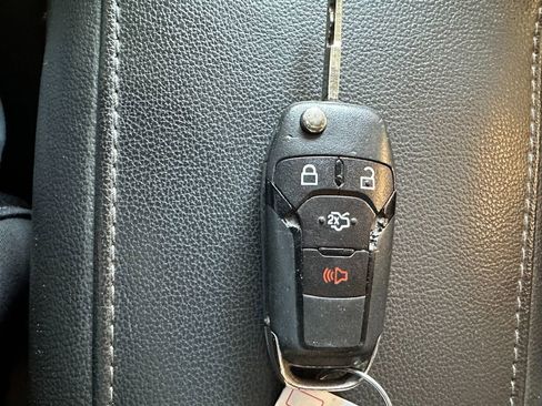Used 2015 Ford Fusion SE FWD image 17