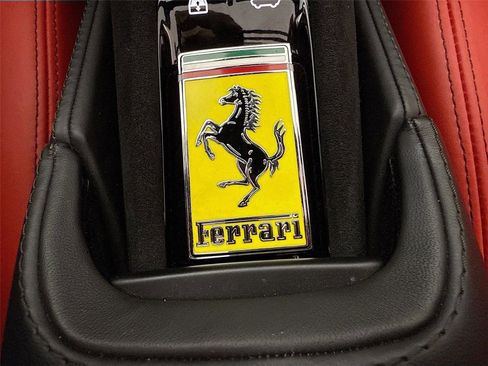 Used 2022 Ferrari SF90 Spider image 22