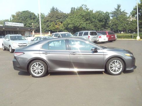 Used 2018 Toyota Camry XLE w/ Audio Package FWD image 6
