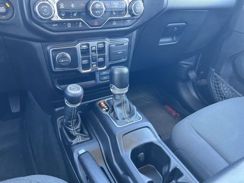 Used 2022 Jeep Wrangler Unlimited Sahara w/ Dual Top Group image 10