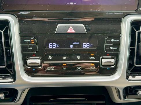 Used 2023 Kia Sorento SX Prestige w/ Panoramic Sunroof Package AWD/4WD image 23