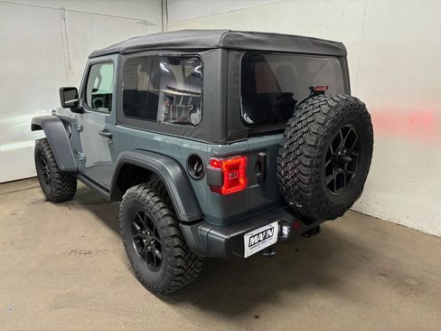 Used 2025 Jeep Wrangler Sport AWD/4WD image 7