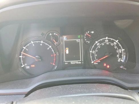 Used 2022 Toyota 4Runner SR5 AWD/4WD image 9