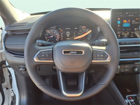 New 2026 Jeep Compass Latitude image 12