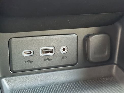 Used 2023 GMC Terrain SLE w/ Driver Convenience Package image 29