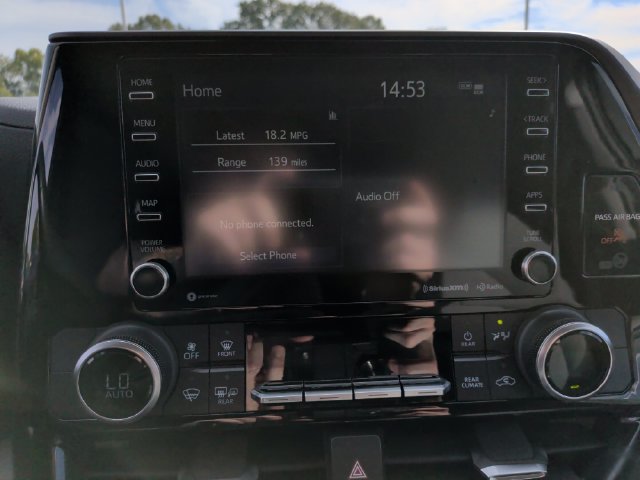 Used 2022 Toyota Highlander LE FWD image 19
