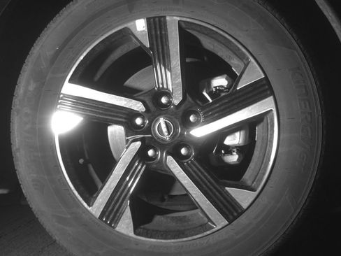 Used 2025 Nissan Sentra SV FWD image 16