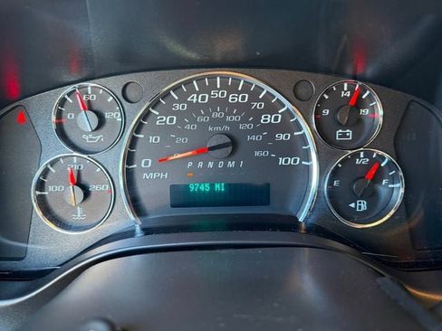 Used 2024 Chevrolet Express 2500 w/ Driver Convenience Package image 10