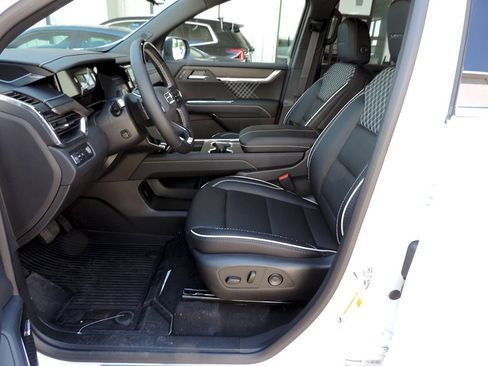 New 2026 GMC Acadia Denali w/ Super Cruise Package FWD image 11
