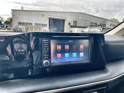 Used 2025 Nissan Kicks S image 13