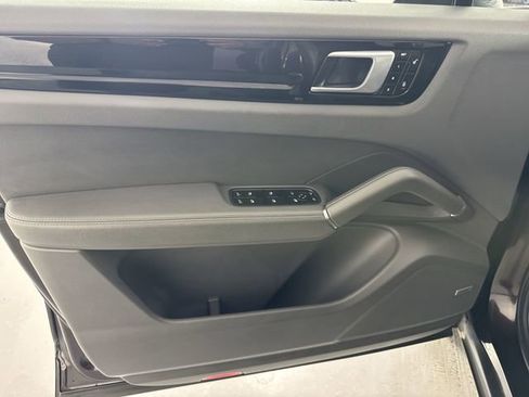 Used 2019 Porsche Cayenne AWD/4WD image 20