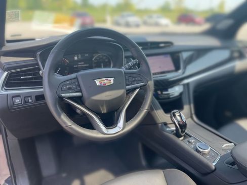 Certified 2025 Cadillac XT6 Premium Luxury image 18