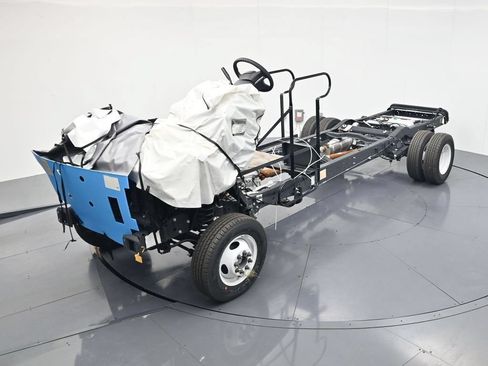 Used 2027 Ford E-350 and Econoline 350 Super Duty w/ Gaseous Engine Prep Package RWD image 9