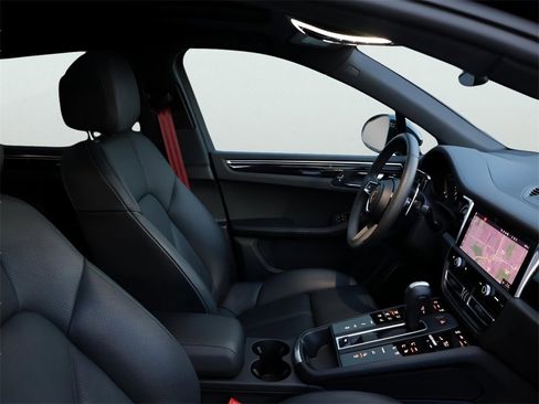 Used 2025 Porsche Macan S image 9