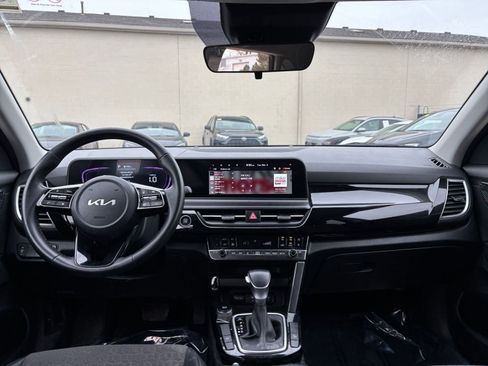 Used 2025 Kia Seltos S image 33