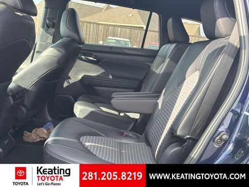 Used 2025 Toyota Highlander XSE AWD/4WD image 11