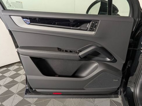 New 2026 Porsche Cayenne image 25