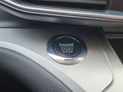 Used 2022 Ford Explorer XLT w/ Equipment Group 202A image 23