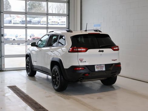 Used 2018 Jeep Cherokee Trailhawk w/ Comfort/Convenience Group image 8