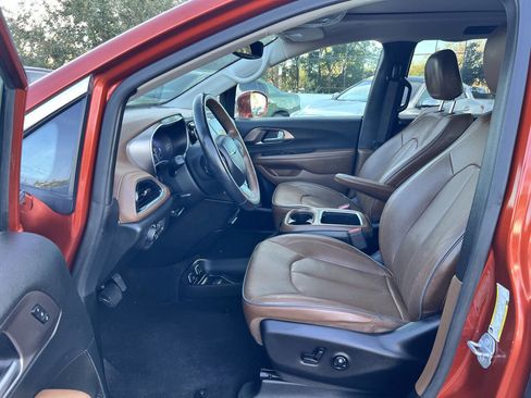 Used 2018 Chrysler Pacifica Limited w/ Tire & Wheel Group image 16