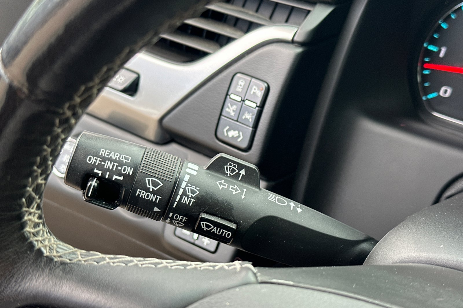Used 2019 Chevrolet Suburban Premier w/ Premier Plus Edition AWD/4WD image 36