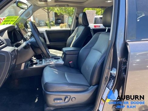 Used 2018 Toyota 4Runner SR5 Premium AWD/4WD image 29