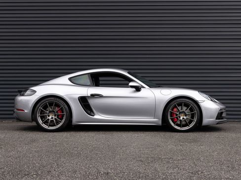 Certified 2022 Porsche 718 Cayman GTS RWD image 8