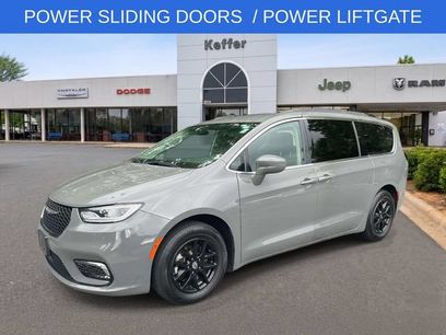 Used 2022 Chrysler Pacifica Touring-L