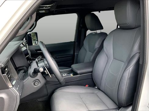 Used 2025 Lexus GX 550 w/ Accessory Package (Z1) AWD/4WD image 8