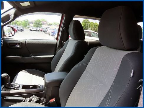 Used 2021 Toyota Tacoma TRD Sport AWD/4WD image 15