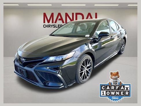 Used 2023 Toyota Camry SE FWD image 1