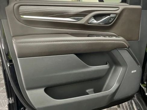 Used 2021 GMC Yukon XL Denali w/ Denali Premium Package AWD/4WD image 16