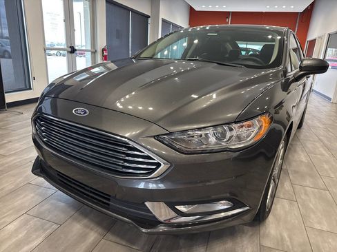Used 2017 Ford Fusion SE w/ Equipment Group 201A image 6