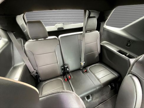 Used 2023 Chevrolet Traverse Premier FWD image 25