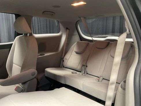 Used 2017 Kia Sedona L FWD image 9