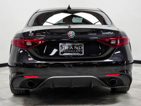 Used 2023 Alfa Romeo Giulia Veloce AWD/4WD image 9