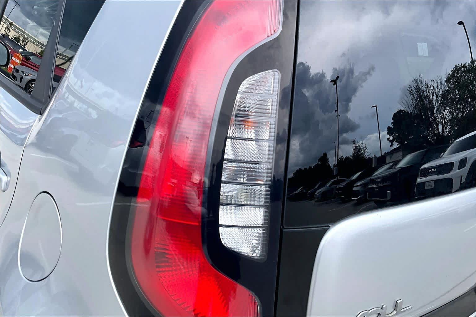 Used 2019 Kia Soul FWD image 23