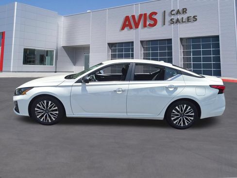 Used 2025 Nissan Altima 2.5 SV FWD image 10
