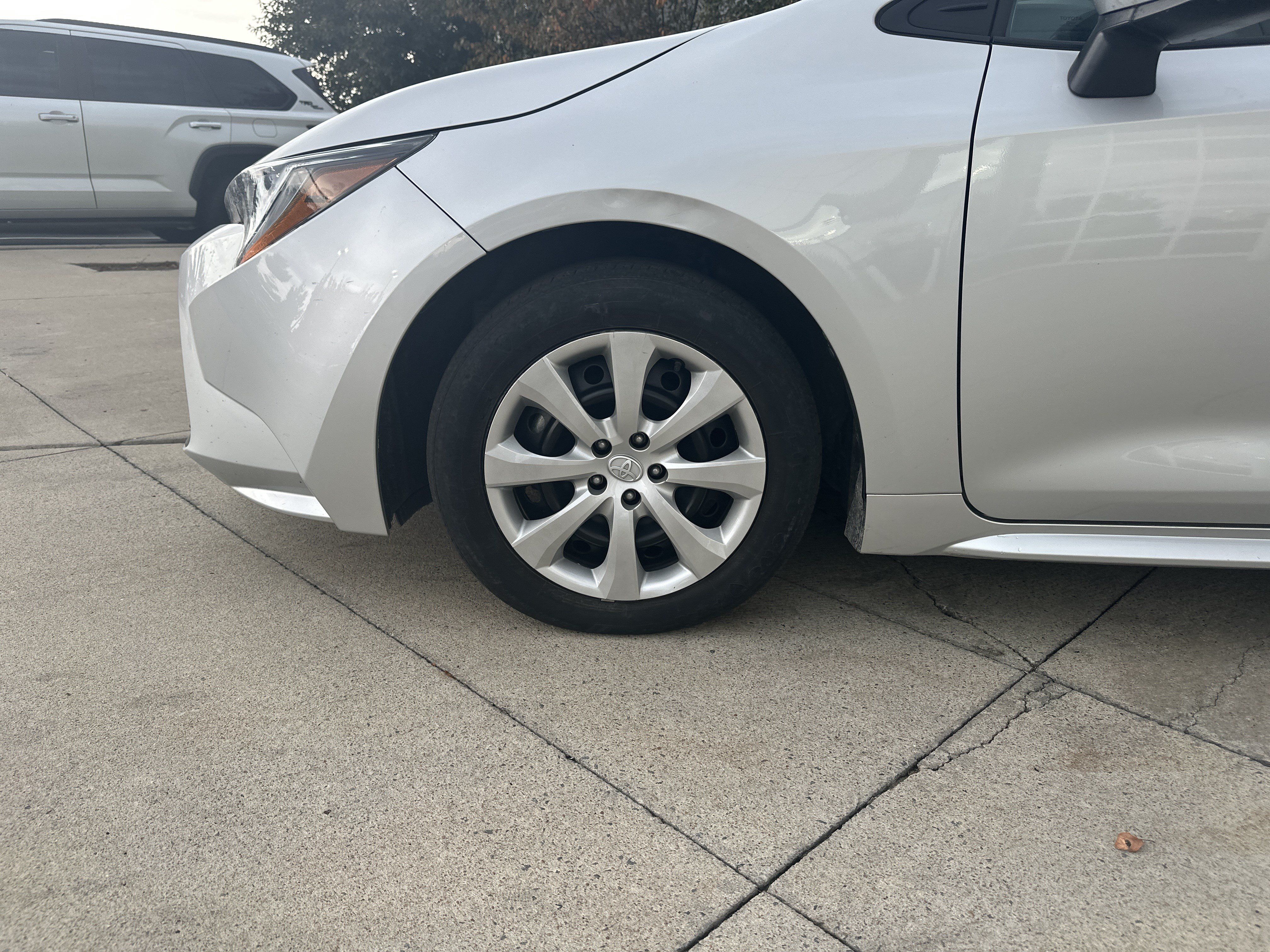 Used 2025 Toyota Corolla LE FWD image 32