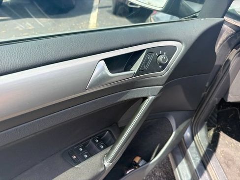 Used 2016 Volkswagen Golf S FWD image 8